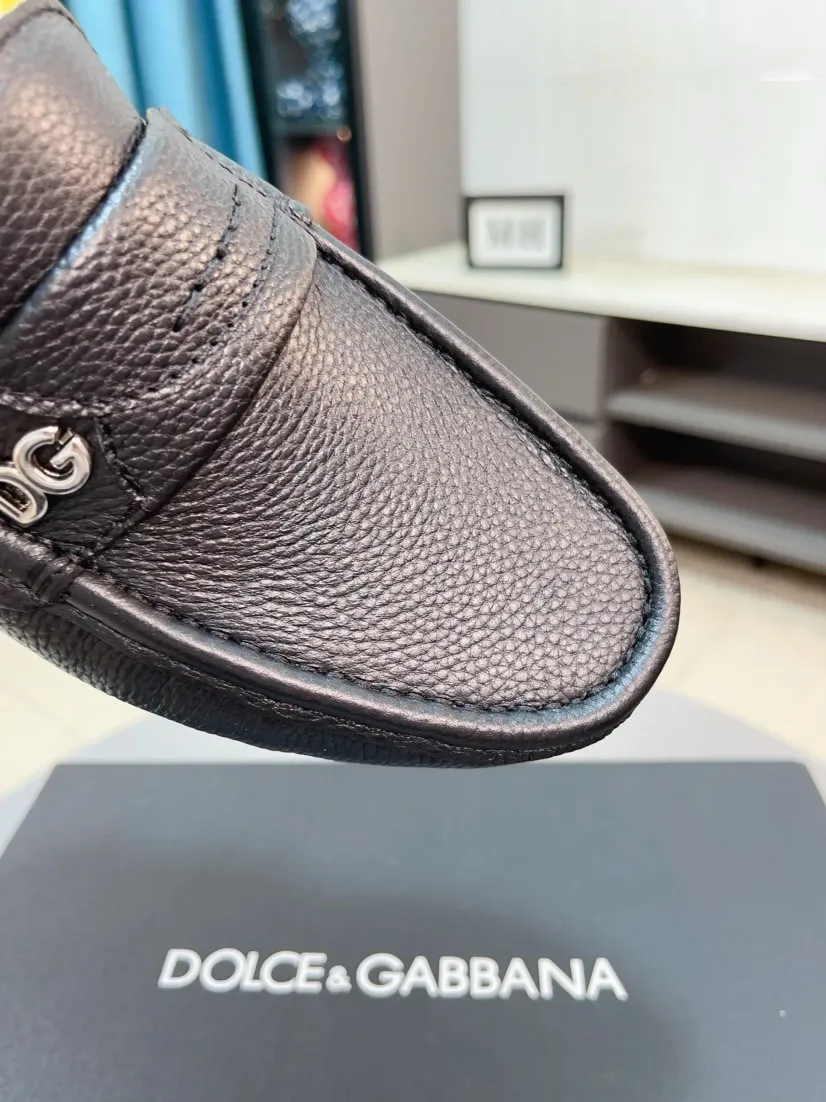 Men's men's shoes💰458🌸🌸[Dolce&Gabbana] DG new men's fashionable casual slip-on shoes Peas shoes🇨🇳Official website original 1:1 mold opening, original order quality 💯Fine workmanship, high-end luxury☘The first layer is made of imported Italian cowhide🌴The first layer of sheepskin lining🍓Rubber wear-resistant and non-slip outsole, comfortable to wear🍍Versatile style, the first choice for high-class men🍉Black available! Code number 38-44